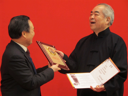 北大中国画法研究院成立 范曾受聘院长