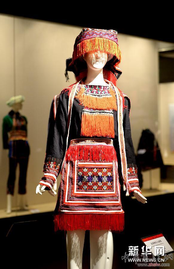 （新华网）（2） 中国瑶族服饰展亮相山东博物馆