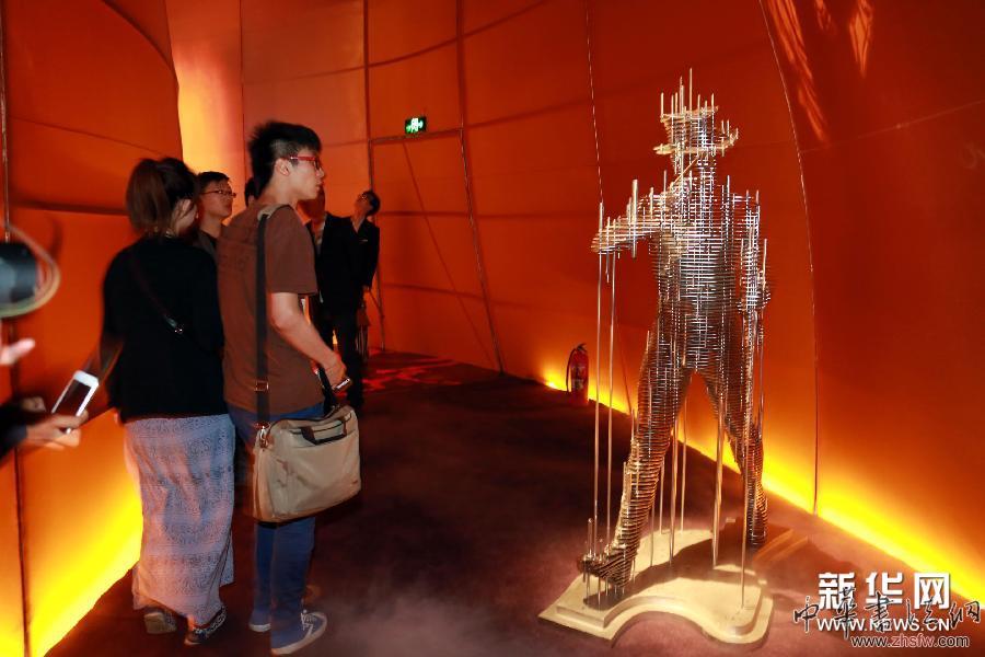（新华网）（2）“尊尼获加尊邸永远向前感官艺术展”在北京开幕