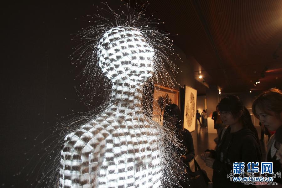 #（晚报）（1）国家大剧院举行中国当代工艺美术优秀作品展