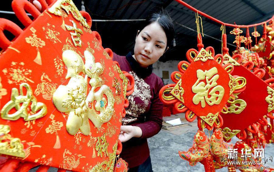 #（经济）（2）河南夏邑：“中国风”手工艺品加工富村民