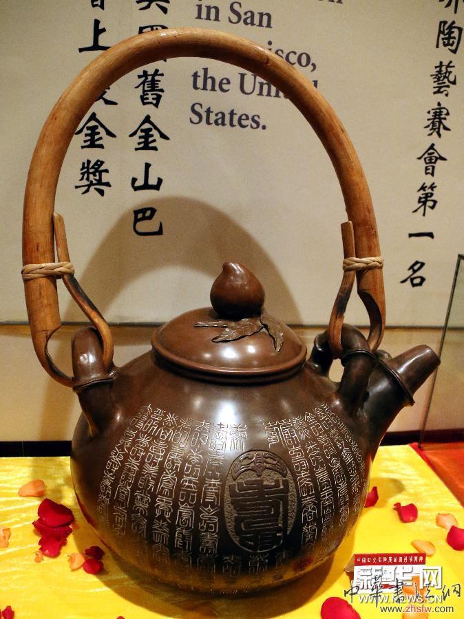 （晚报）（4）钦州坭兴陶精品在港展出