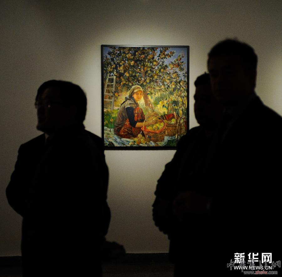 （新华网）（1）画家潘义奎在莫斯科举行个展