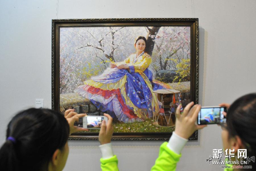 （文化）（2）朝鲜艺术家美术精品展在昆明举行