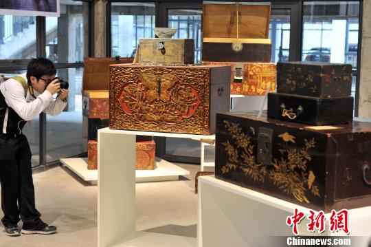 福州海峡创意园举办老箱子展览