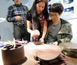 紫砂艺术家夫妇南京举办作品展 组图