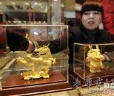 金价走低 龙年金饰销售火