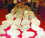 南京女孩花1200元赌到价值3万的翡翠石头